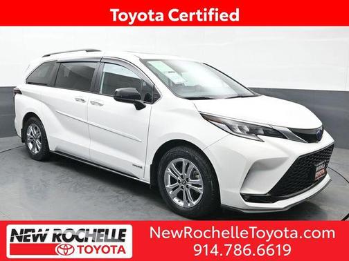 2021 Toyota Sienna XSE 7 Passenger