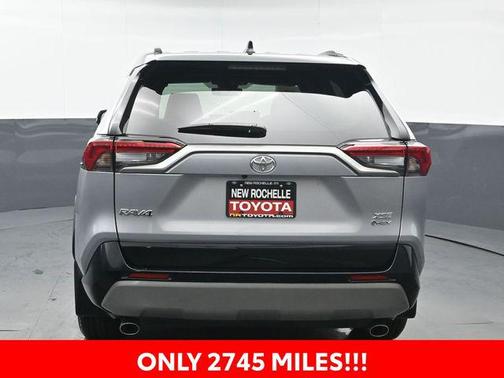 2025 Toyota RAV4 Hybrid SE