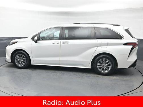 2022 Toyota Sienna XLE