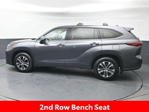 Magnetic Gray Metallic 2021 Toyota Highlander XLE
