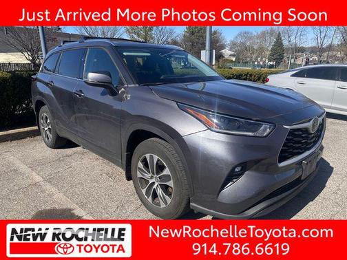 Magnetic Gray Metallic 2021 Toyota Highlander XLE