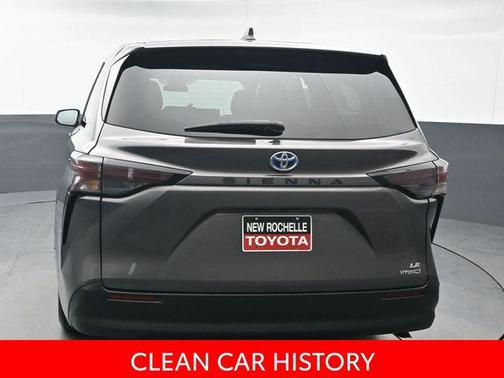 2023 Toyota Sienna LE