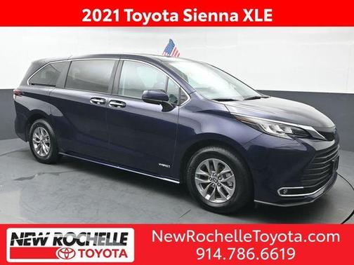 2021 Toyota Sienna XLE 8 Passenger