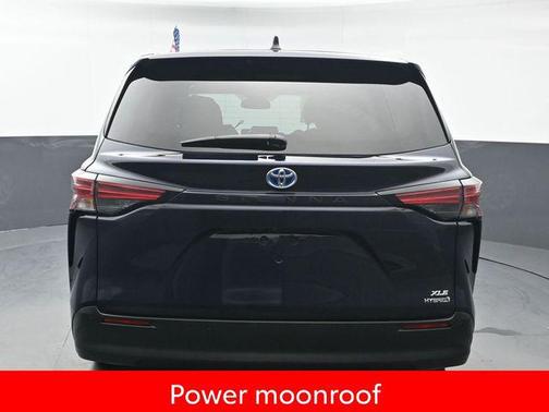 2021 Toyota Sienna XLE 8 Passenger