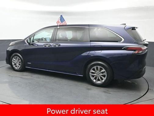 2021 Toyota Sienna XLE 8 Passenger