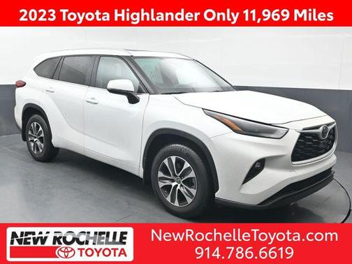 Wind Chill Pearl 2023 Toyota Highlander XLE