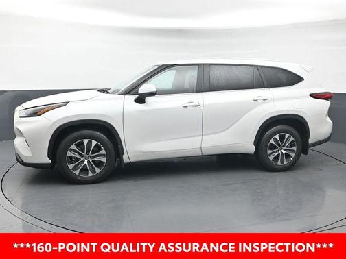 Wind Chill Pearl 2023 Toyota Highlander XLE