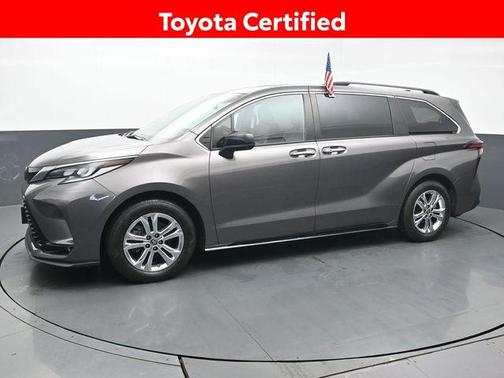 2022 Toyota Sienna XSE 7 Passenger