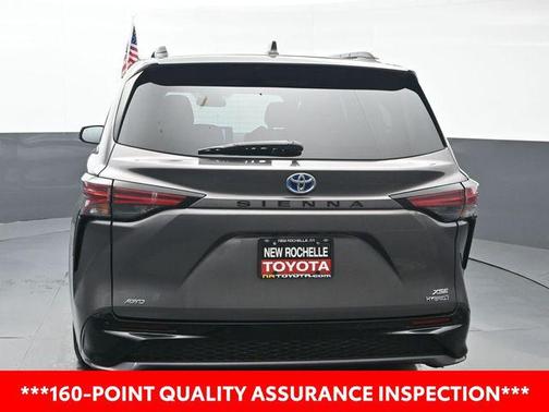 2022 Toyota Sienna XSE 7 Passenger