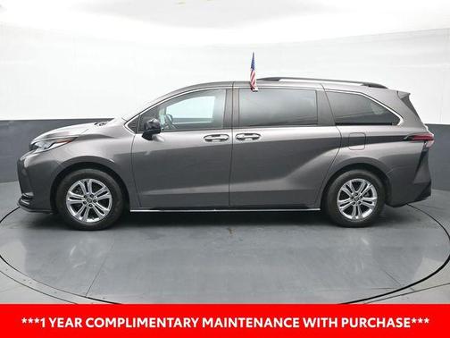 2022 Toyota Sienna XSE 7 Passenger