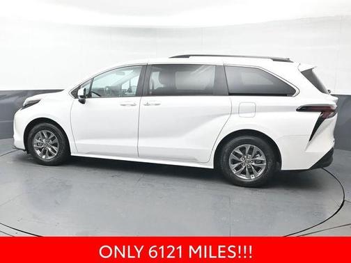 2025 Toyota Sienna LE