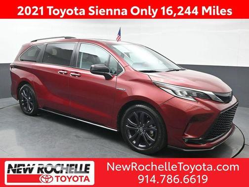 2021 Toyota Sienna XSE 7 Passenger