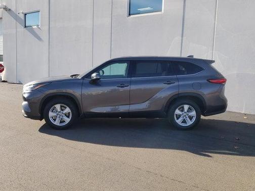2021 Toyota Highlander LE