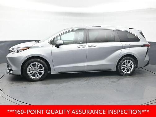 2023 Toyota Sienna Platinum 7 Passenger