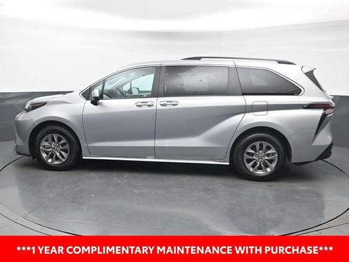 2024 Toyota Sienna XLE 8 Passenger