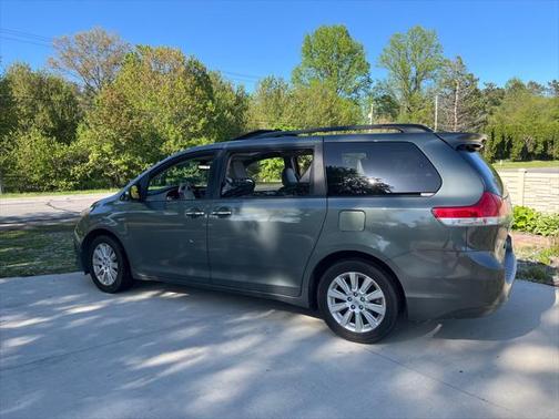 2014 Toyota Sienna XLE