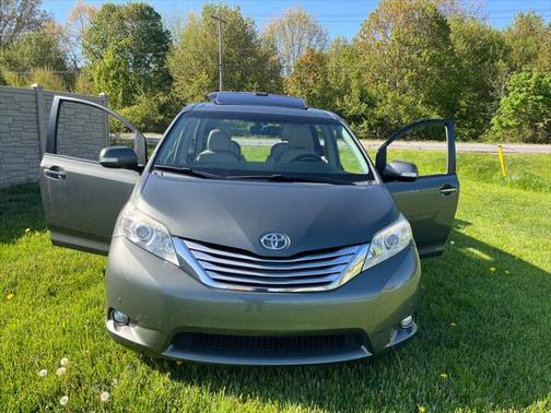 2014 Toyota Sienna XLE