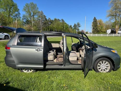2014 Toyota Sienna XLE