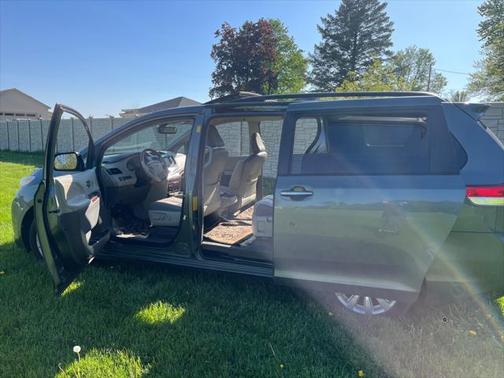 2014 Toyota Sienna XLE