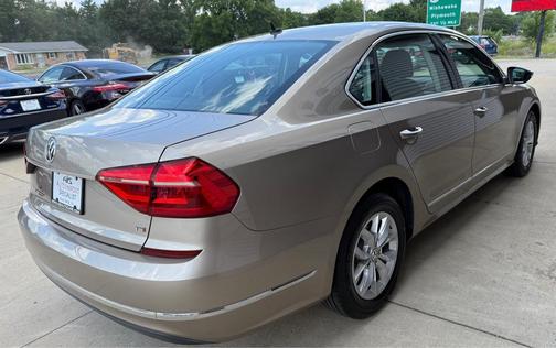2016 Volkswagen Passat 1.8T S