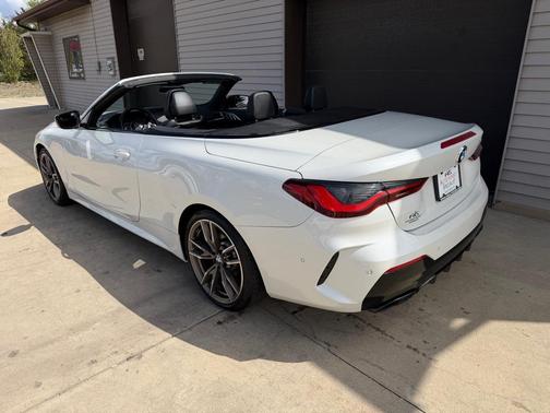 Mineral White Metallic 2022 BMW M440 i