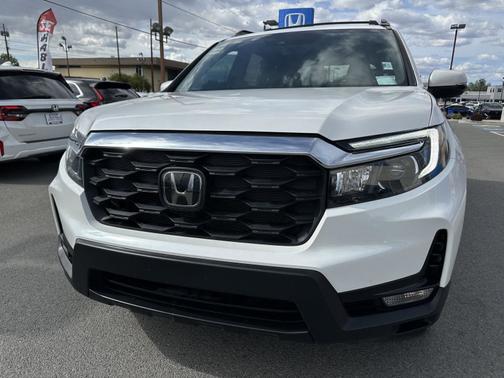 Platinum White Pearl 2023 Honda Passport