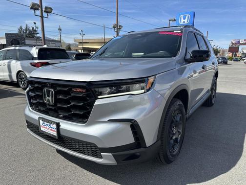 Lunar Silver Metallic 2024 Honda Pilot