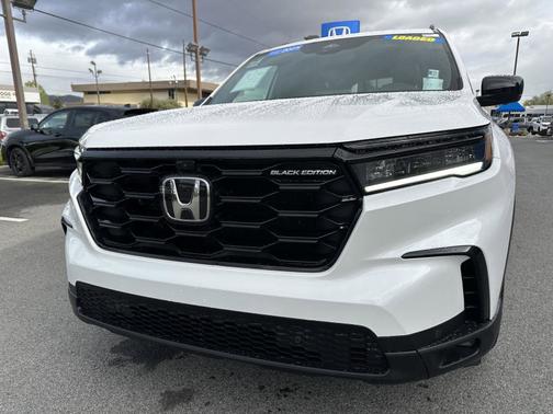 Platinum White Pearl 2025 Honda Pilot