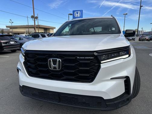 Platinum White Pearl 2025 Honda Pilot