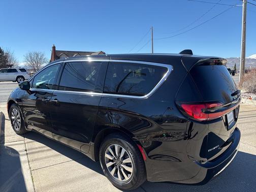 2024 Chrysler Pacifica Hybrid Select