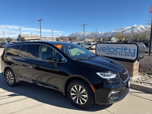 2024 Chrysler Pacifica Hybrid Select