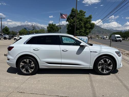 2021 Audi e-tron Premium Plus