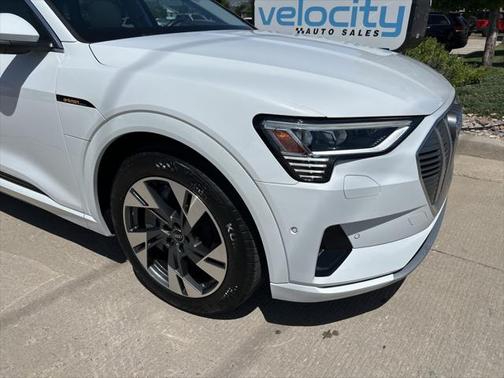 2021 Audi e-tron Premium Plus