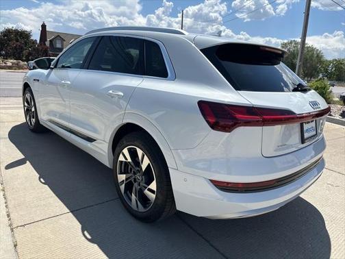 2021 Audi e-tron Premium Plus