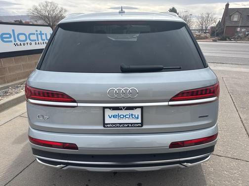 2024 Audi Q7 45 Premium Plus