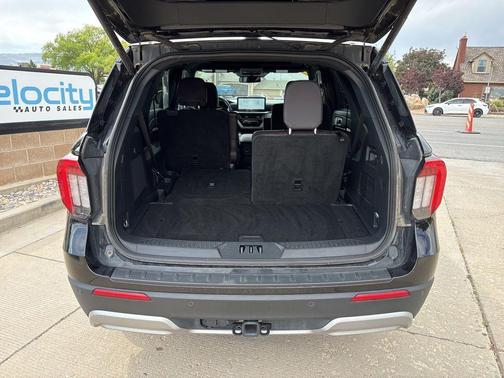 Black Metallic 2025 Ford Explorer Platinum