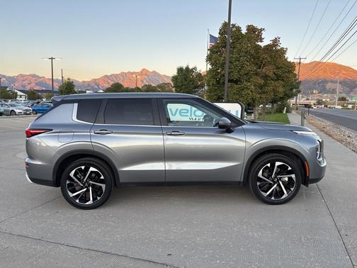 2024 Mitsubishi Outlander SE Black Edition w/Pano Roof S-AWC