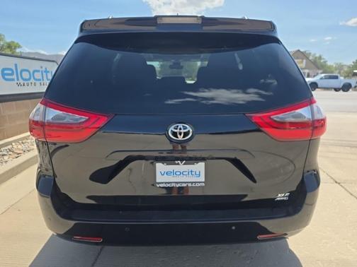 2020 Toyota Sienna XLE