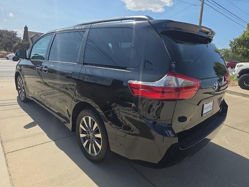 2020 Toyota Sienna XLE