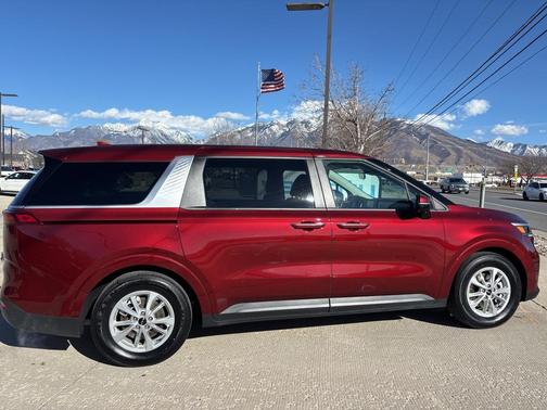 2024 Kia Carnival LX