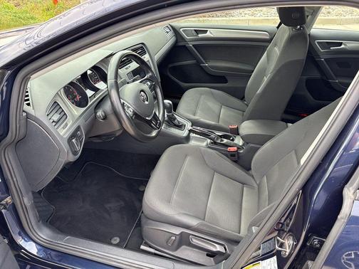 2017 Volkswagen Golf TSI S 4-Door