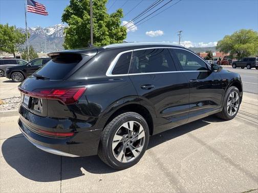 2021 Audi e-tron Premium Plus