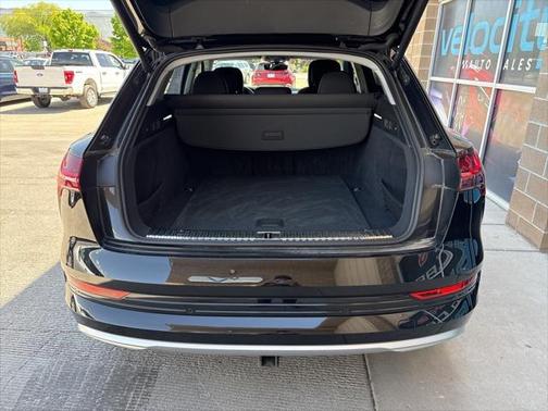 2021 Audi e-tron Premium Plus