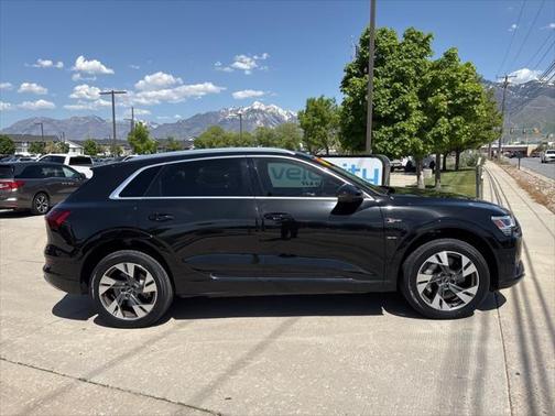 2021 Audi e-tron Premium Plus