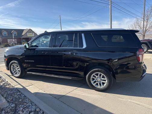 2023 Chevrolet Suburban LT