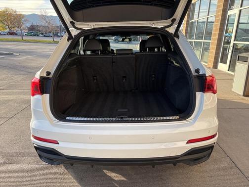 2024 Audi Q3 Premium 45 TFSI S line quattro Tiptronic