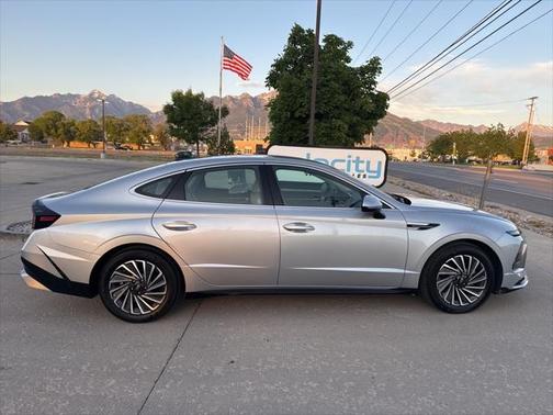 2024 Hyundai SONATA Hybrid SE