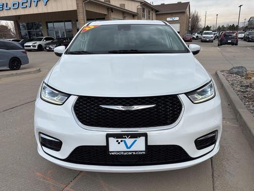 2023 Chrysler Pacifica Hybrid Touring L