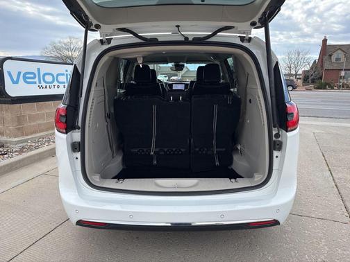 2023 Chrysler Pacifica Hybrid Touring L