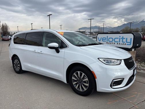 2023 Chrysler Pacifica Hybrid Touring L